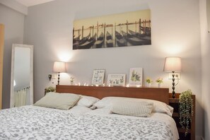 2 bedrooms, iron/ironing board, travel cot, free WiFi