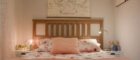 2 bedrooms, iron/ironing board, travel cot, free WiFi