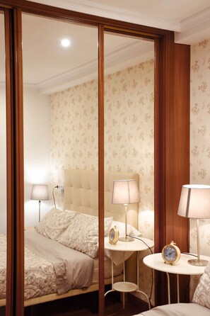 3 bedrooms, iron/ironing board, travel cot, WiFi