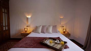 1 bedroom, iron/ironing board, WiFi (free)