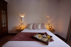 1 habitación, tabla de planchar con plancha, wifi gratis y ropa de cama 