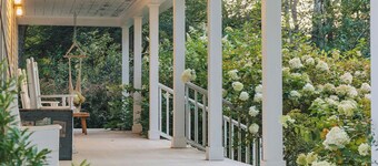 Secluded Charming Farmhouse Lake Views Firepit