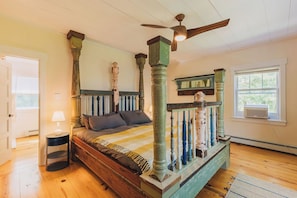 4 bedrooms, desk, free WiFi, bed sheets