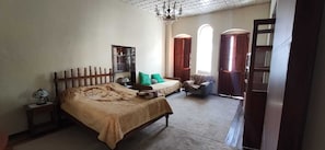 1 chambre, fer et planche à repasser, Wi-Fi, draps fournis