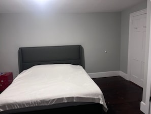 3 quartos, ferros/tábuas de passar roupa, Wi-Fi, roupa de cama