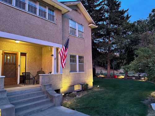 The Vinson House
Historic 5 bedroom 2 bath ranch house