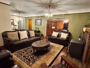 Smart TV, fireplace