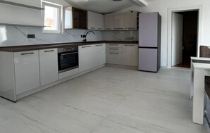 Kühlschrank, Ofen, Herdplatte, Geschirrspüler