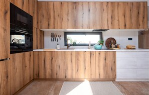 Fridge, oven, dishwasher, coffee/tea maker - Stunning home in Brisevo with sauna (Brisevo)