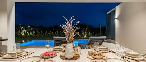 Outdoor dining