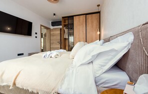 2 bedrooms, in-room safe, travel cot, free WiFi