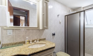 A bathroom with a granite countertop sink, a mirror, a toilet, and a shower enclosure. - 2 Bedroom apt 350m fr the Beach, BC Center Btr0302 (Balneário Camboriú)