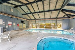 Piscine couverte, piscine extérieure