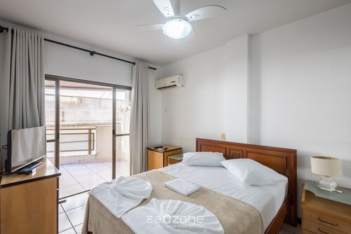 Apt w/ Balcony - Seafront in Meia Praia Ceo0104
