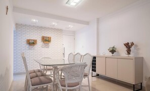 Basic Apartment | Living area