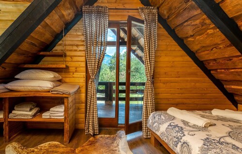 Pet friendly home in Plesce