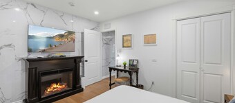 Modern 1BR Suite Kitchen, Fireplace, Laundry, BBQ