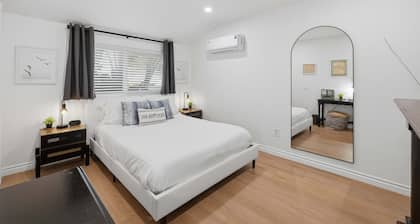 Modern Guest Suite, Fireplace, Patio, BBQ, Parking