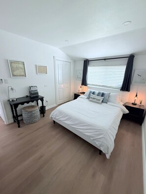 1 Schlafzimmer, Schreibtisch, BĂźgeleisen/BĂźgelbrett, Reisekinderbett