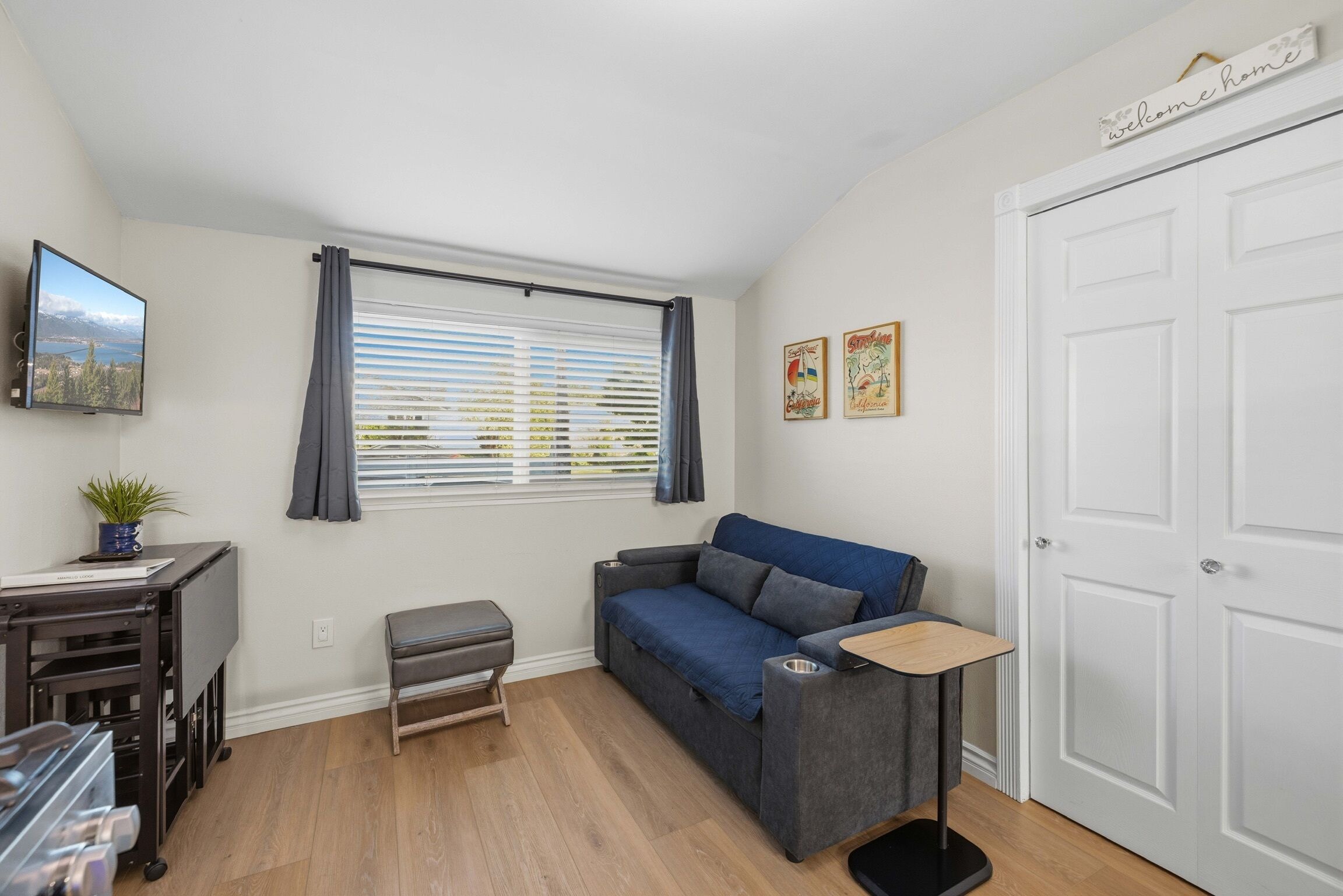 Smart-TV, peis og bøker