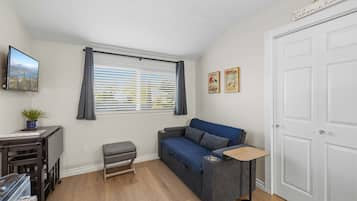 Smart-TV, peis og bøker