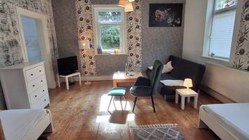 4 camere, culla da viaggio, Wi-Fi gratuito, lenzuola