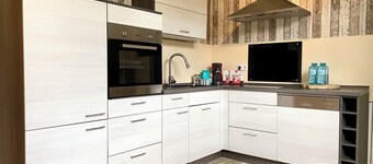Space for a group, family & pets in a vacation apartment near the lake & garden