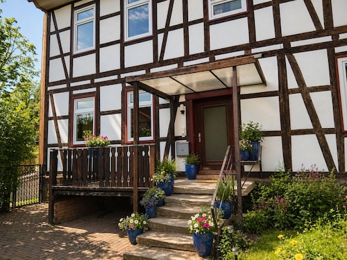 Gemütliche Wohnung mit Garten für bis 7 Gäste, Firma, Familie & Hund in Seenähe