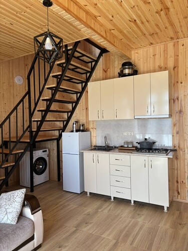 Charming 2-bedroom cottage in serene Gantiadi with AC