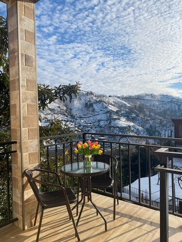 Charming 2-bedroom cottage in serene Gantiadi with AC