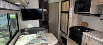 Delightful Camper RV with AC in charming Murrells Inlet - walk to restaurants