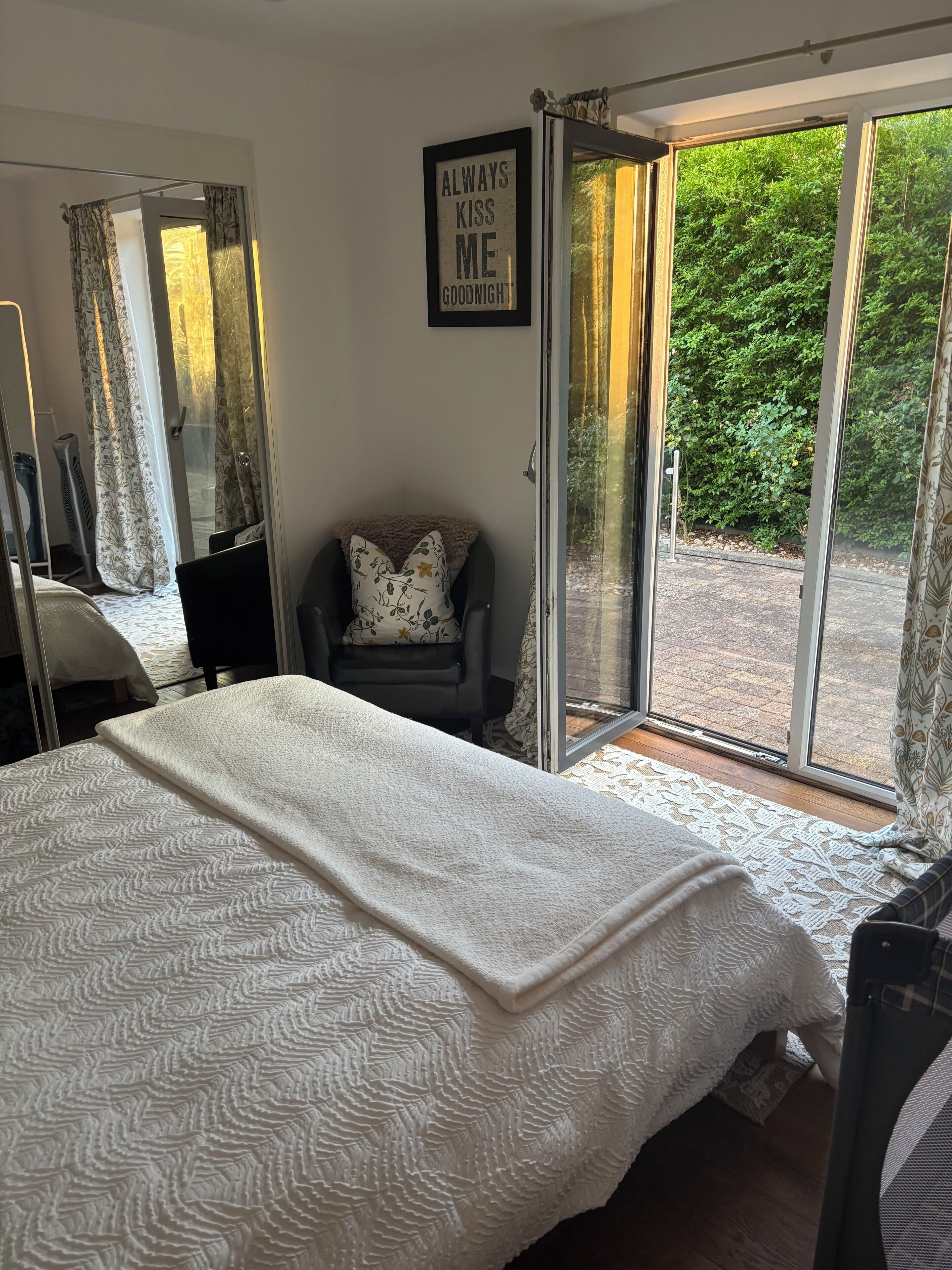 3 makuuhuonetta, silitysrauta/-lauta, Wi-Fi, vuodevaatteet