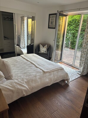 3 slaapkamers, een strijkplank/strijkijzer, wifi, beddengoed