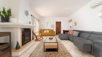 Smart-TV, Kamin, Drucker