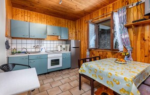 Fridge, stovetop, coffee/tea maker, cookware/dishes/utensils - Cozy apartment in Sveti Juraj with house sea view (Sveti Juraj)