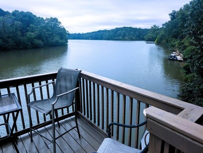 Dockside Dreams at Rivers Edge Retreat – 2 bd/1ba Waterfront home on the Coosa River at Lake Weiss (GA/AL line). This updated, newly renovated ranch-style home offers the perfect setting to unplug, recharge and make wonderful lifetime memories!