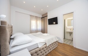 7 bedrooms, iron/ironing board, travel crib, free WiFi