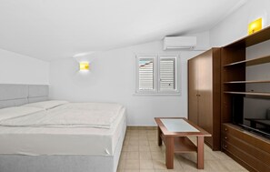 3 slaapkamers, een strijkplank/strijkijzer, gratis wifi