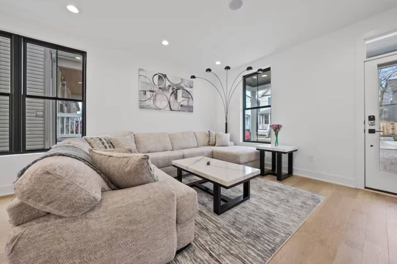 Luxury House, 6 Bedrooms, Non Smoking, Air conditioning | Living area | 55-inch Smart TV with digital channels, Netflix, Hulu