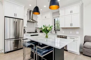 Casa de lujo, no fumadores, Aire acondicionado | Cocina privada | Frigorífico grande, microondas, horno y placa de cocina