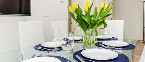 Jungle Sol | In-room dining