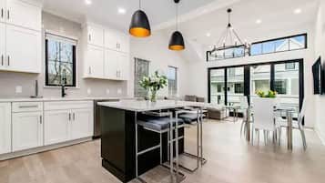 Casa Luxury, non fumatori, aria condizionata | Cucina privata | Frigorifero con congelatore, microonde, forno, piano cottura