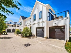 Maison Luxe, non-fumeurs, animaux de compagnie acceptés | Terrasse/Patio