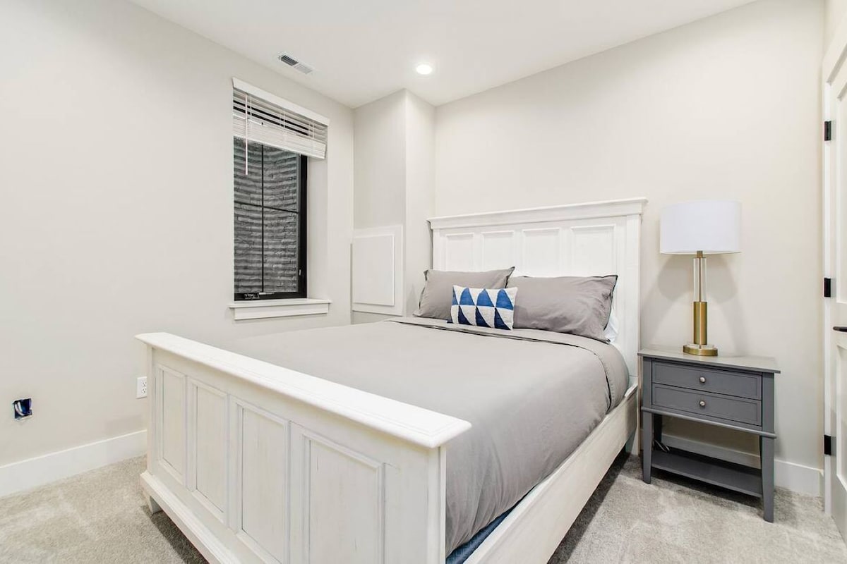Egyptian cotton sheets, premium bedding, memory-foam beds, free minibar