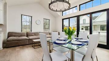 Jungle Sol | Dining room