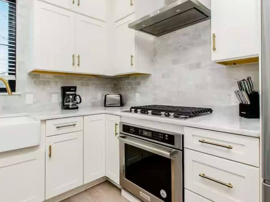 Casa superluxo, para não fumantes, aceita animais de estimação | Cozinha privada | Geladeira grande, micro-ondas, fogão, cooktop