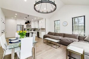 Unclassified image, 3 of 61, button - Jungle House Designer Residences – Downtown Columbus (Columbus)