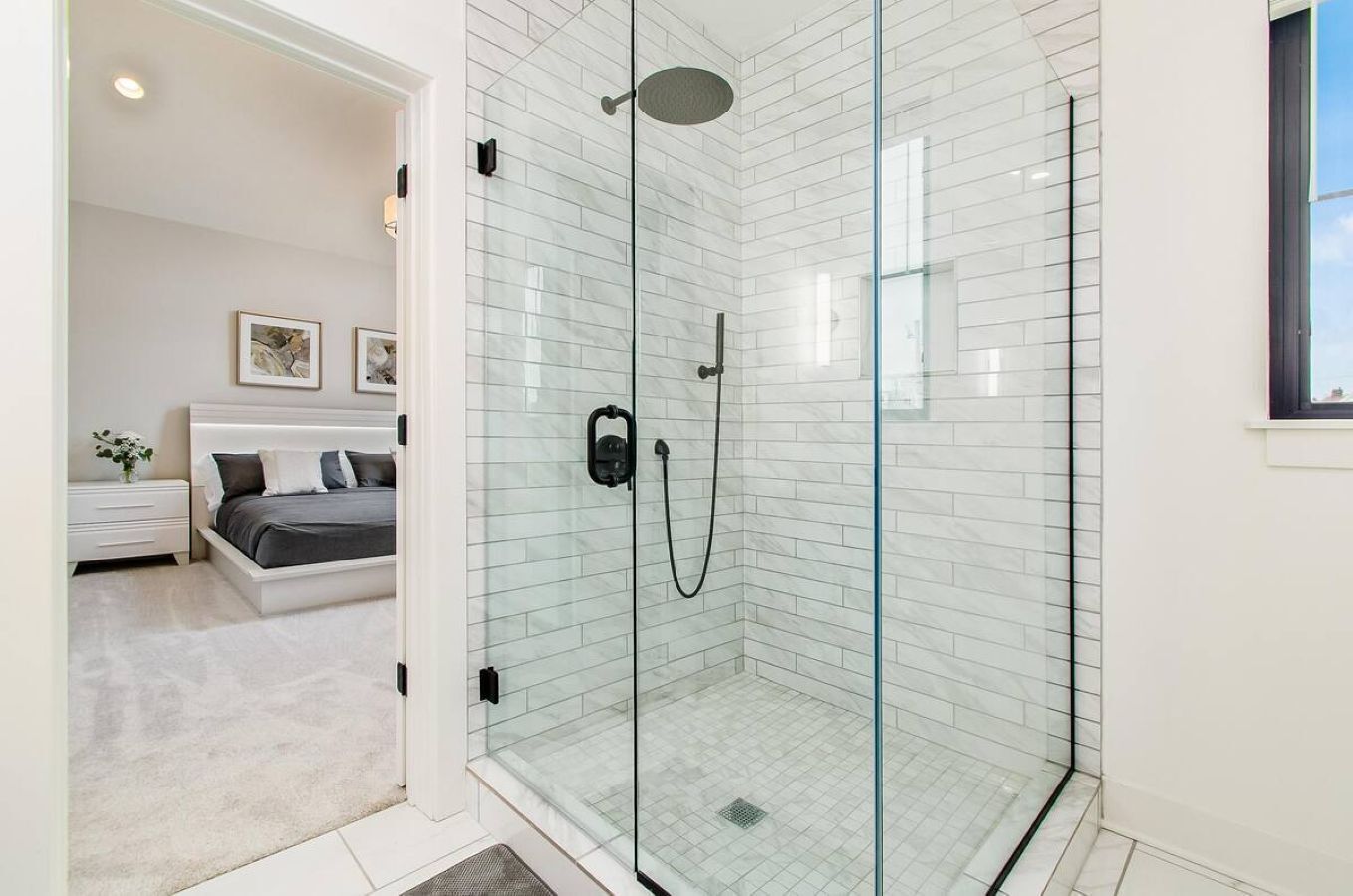 Jungle Sol | Bathroom | Rainfall showerhead, eco-friendly toiletries, hair dryer, towels