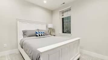 Jungle Luna | Egyptian cotton sheets, premium bedding, memory foam beds, free minibar
