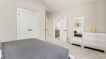 Jungle Luna | Egyptian cotton sheets, premium bedding, memory foam beds, free minibar